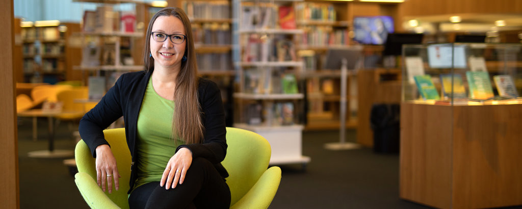 saara ilvessalo kirjastossa