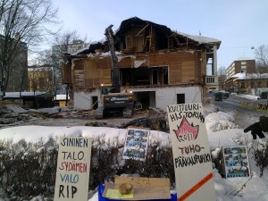 Sinistä taloa tuhotaan 17.2. Kuva: Saara Ilvessalo